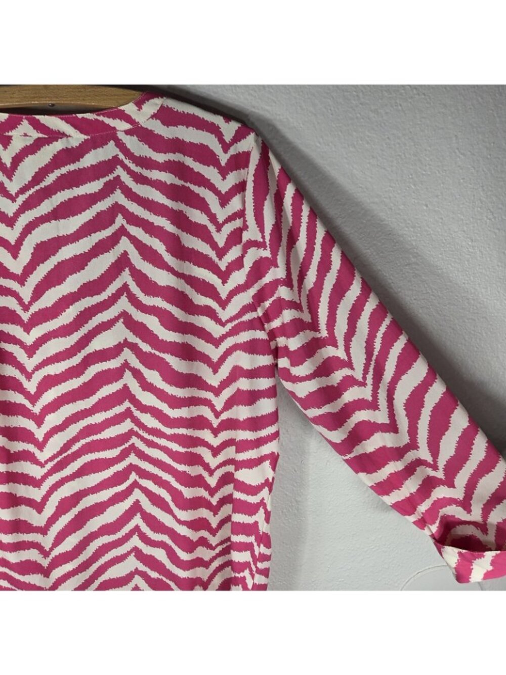 Caribbean Joe Pink Zebra Print Roll Tab Top Blouse Plus Size 1X V-Neck - Picture 11 of 14